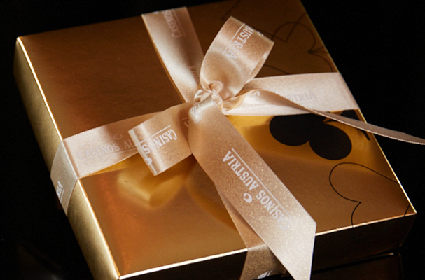 Geschenkbox in Gold für Gutscheine